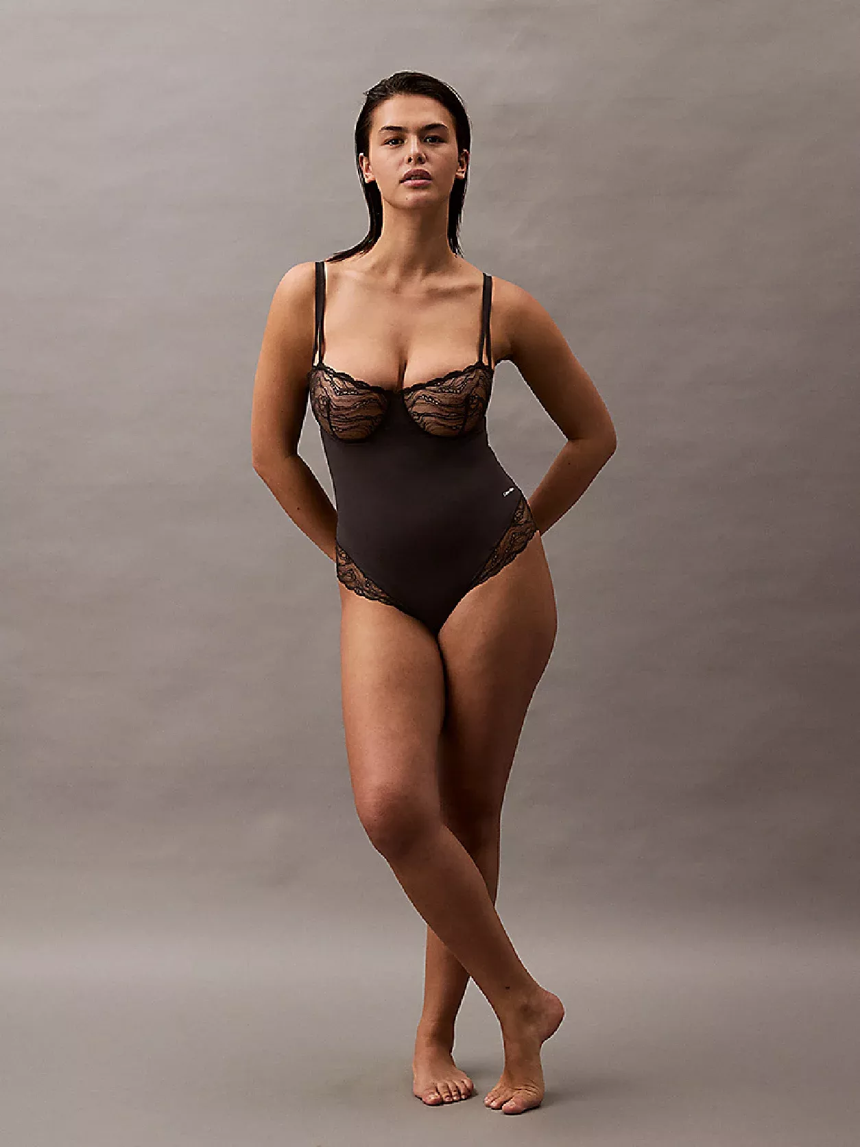 بودي سوت من تشكيلة Sensual Stretch Lace