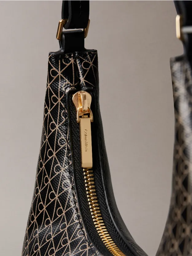 BLACK AOP حقيبة كتف بشعار بكامل التصميم