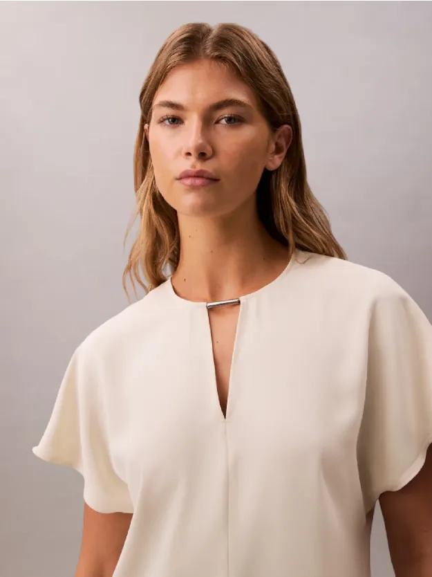 Chalk بلوزة بتفصيلة معدنية