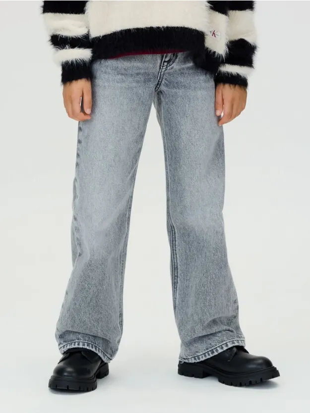 Washed Modern Grey بنطال جينز بخصر مرتفع وقصة أرجل واسعة