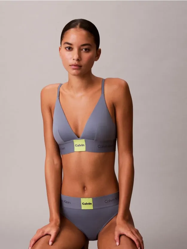 Metro Grey برا غير مبطنة بتصميم مثلث - كلفن كلاين جرافيك