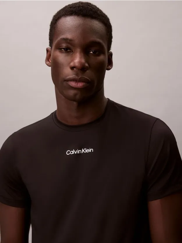 Black تيشرت رياضي من قماش سريع الجفاف وجيد التهوية