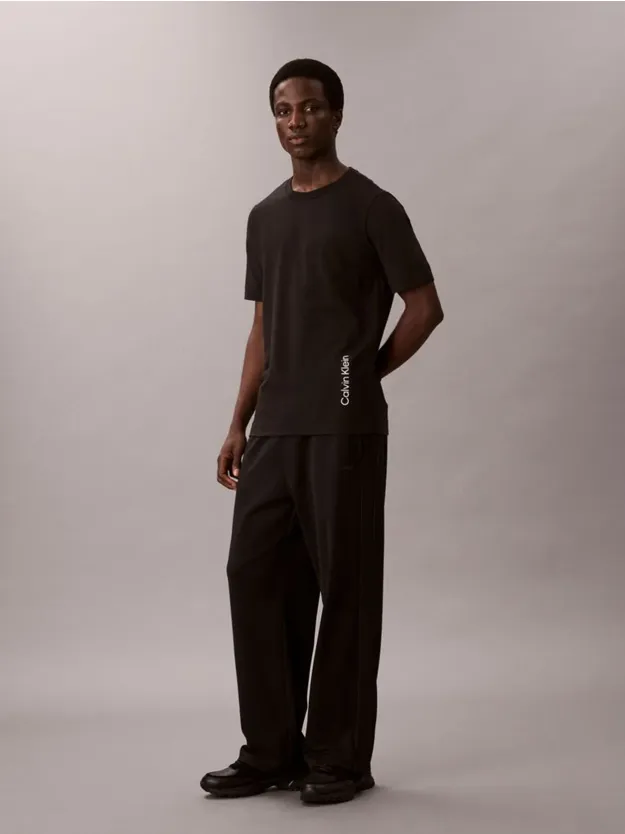 Black تيشرت رياضي من قماش سريع الجفاف وجيد التهوية