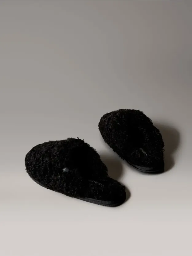 Black شبشب من فرو شيربا الصناعي