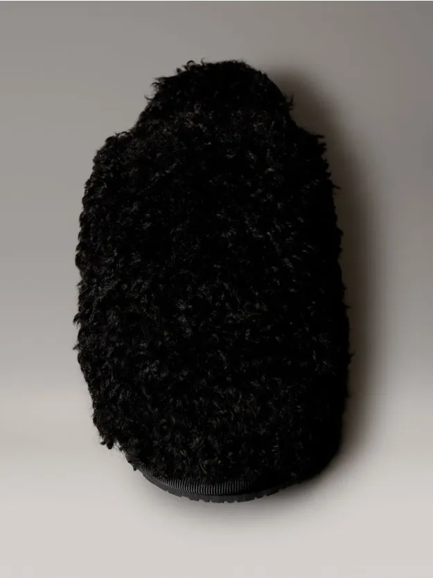 Black شبشب من فرو شيربا الصناعي