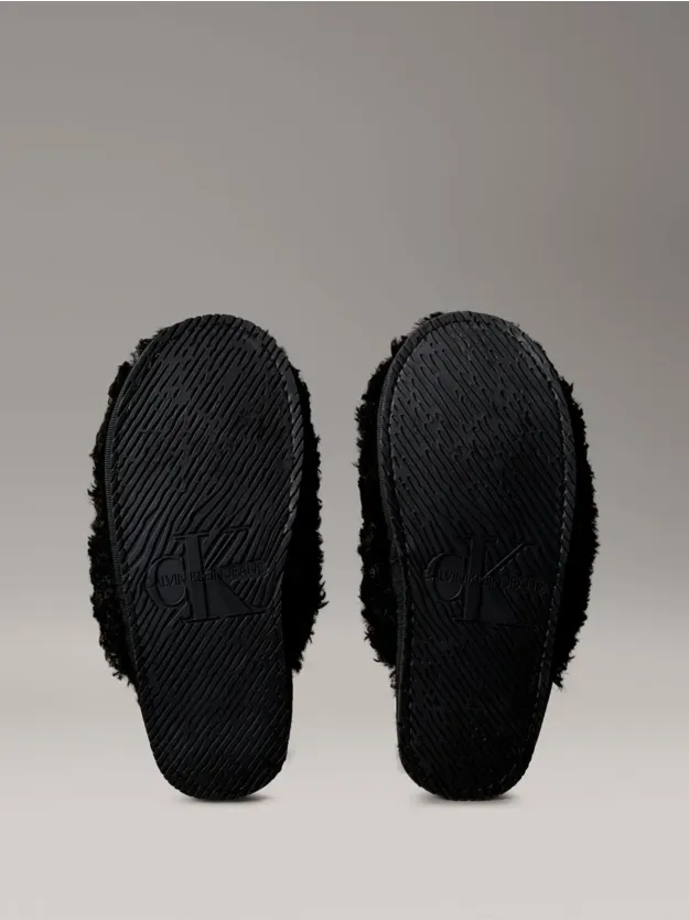 Black شبشب من فرو شيربا الصناعي