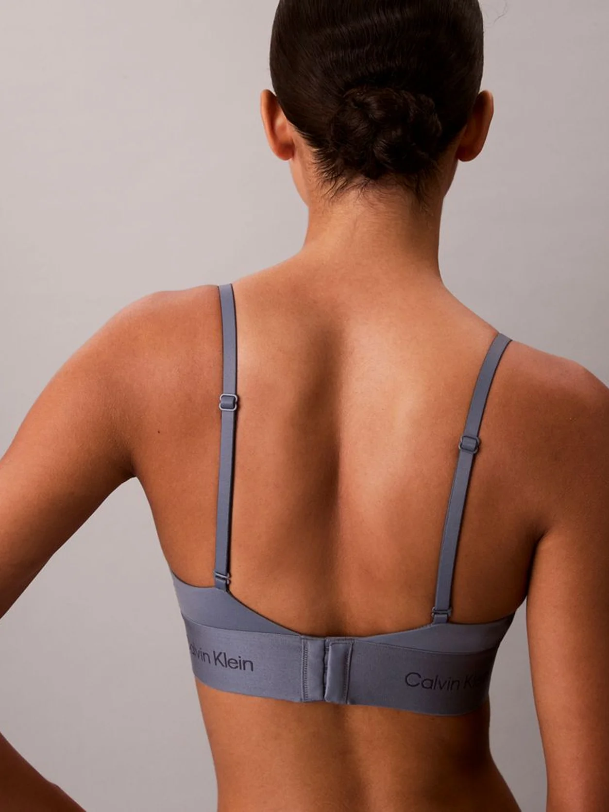 Metro Grey برا غير مبطنة بتصميم مثلث - كلفن كلاين جرافيك