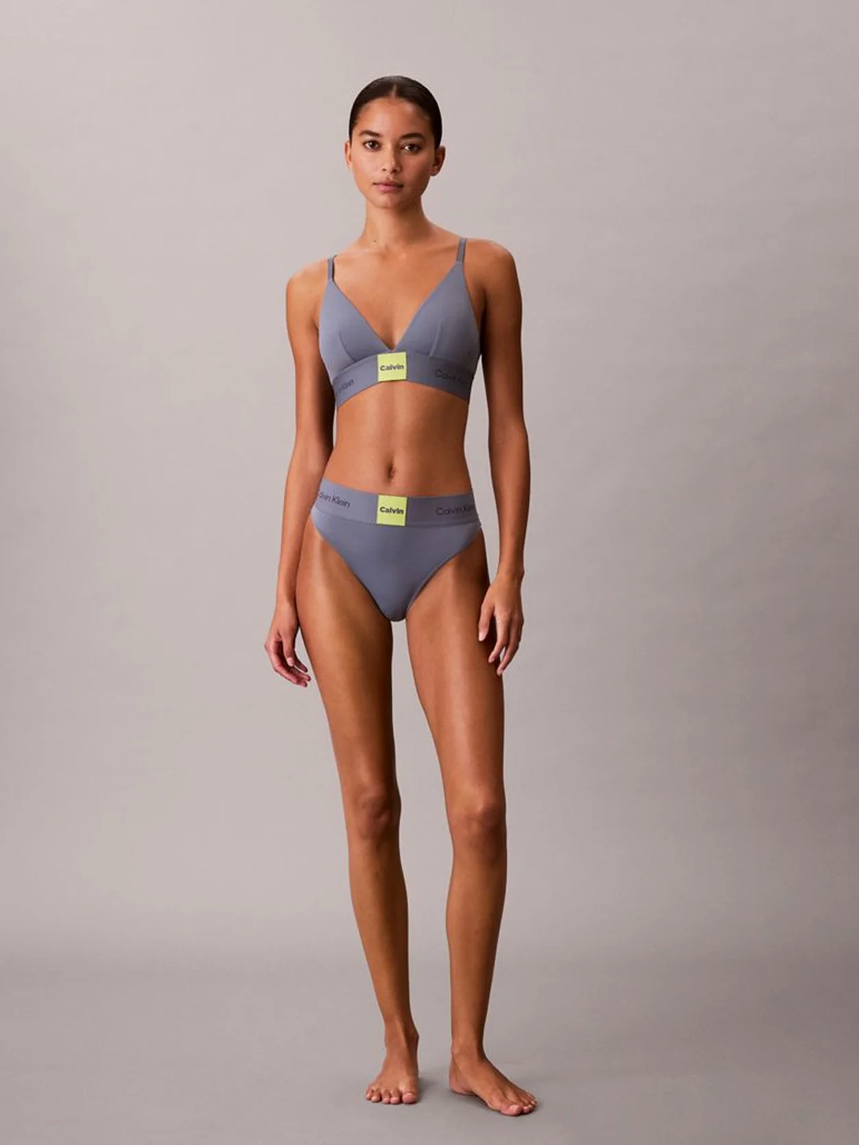 Metro Grey برا غير مبطنة بتصميم مثلث - كلفن كلاين جرافيك