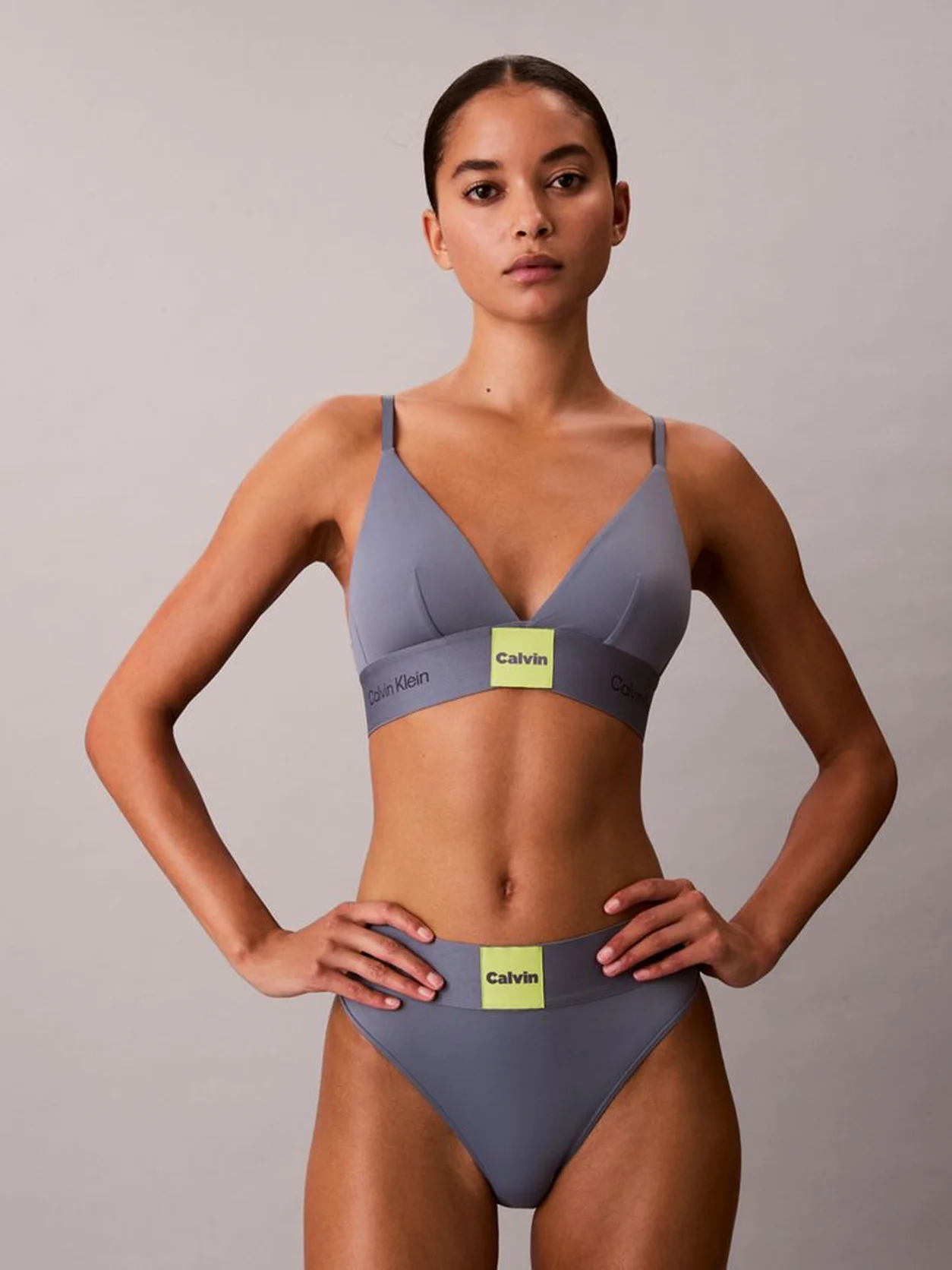 Metro Grey برا غير مبطنة بتصميم مثلث - كلفن كلاين جرافيك