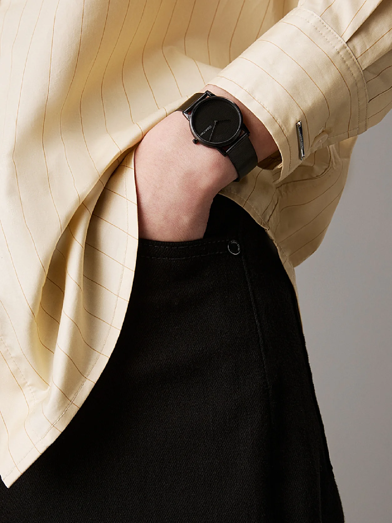 Black ساعة يد بسوار ومينا مخططة