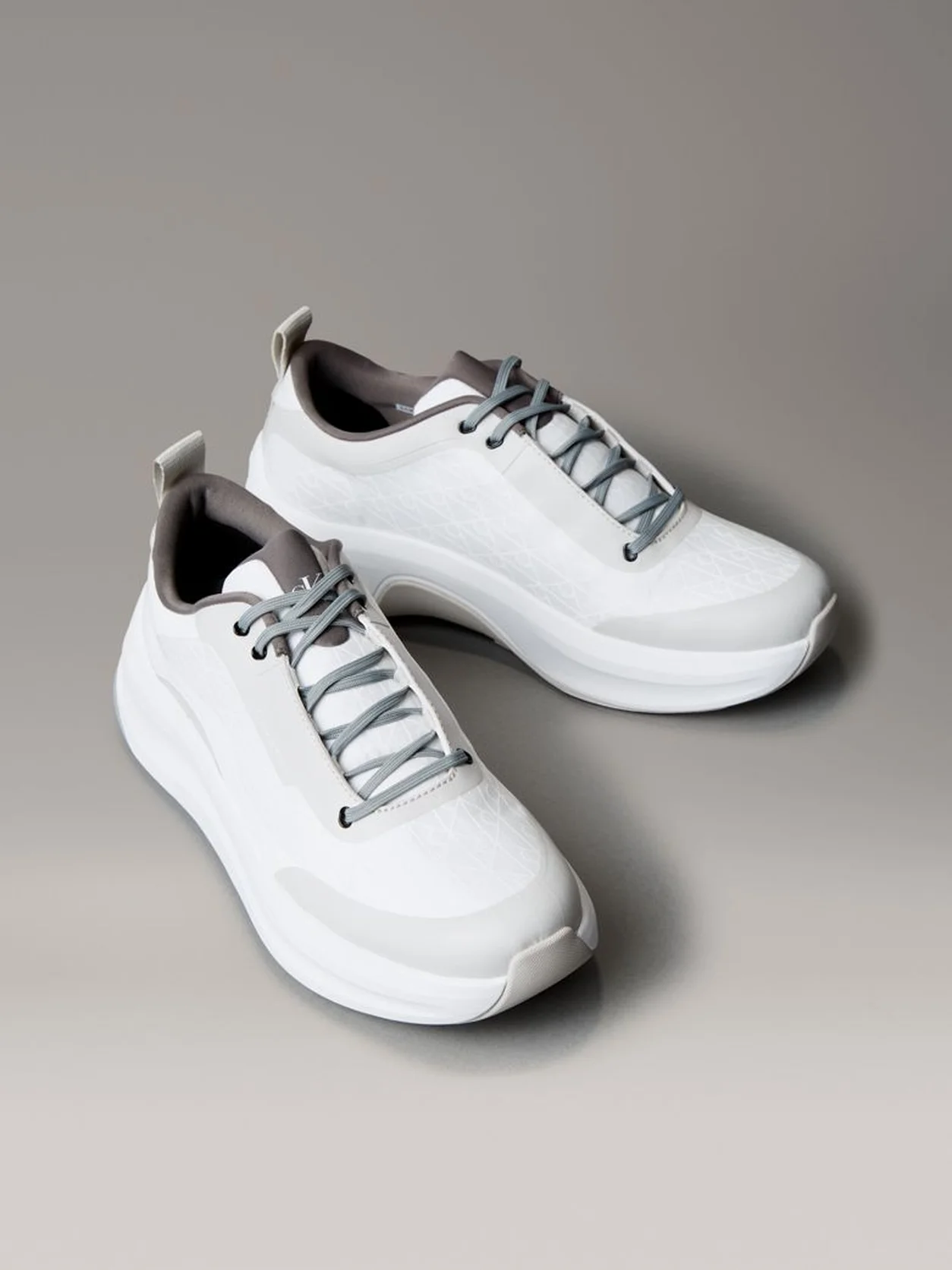 White/Granite Road/Granite Gray Breathable Mesh Ultralight Trainers